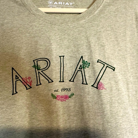 Ariat ladies tee. Sage green with little pink flowers around logo. Sz XL - Picture 4 of 4